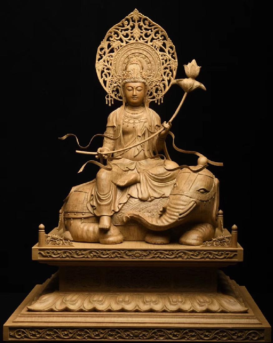 Chinese Qing Chenxiang Carved Water Moon Guanyin (1 of 8)