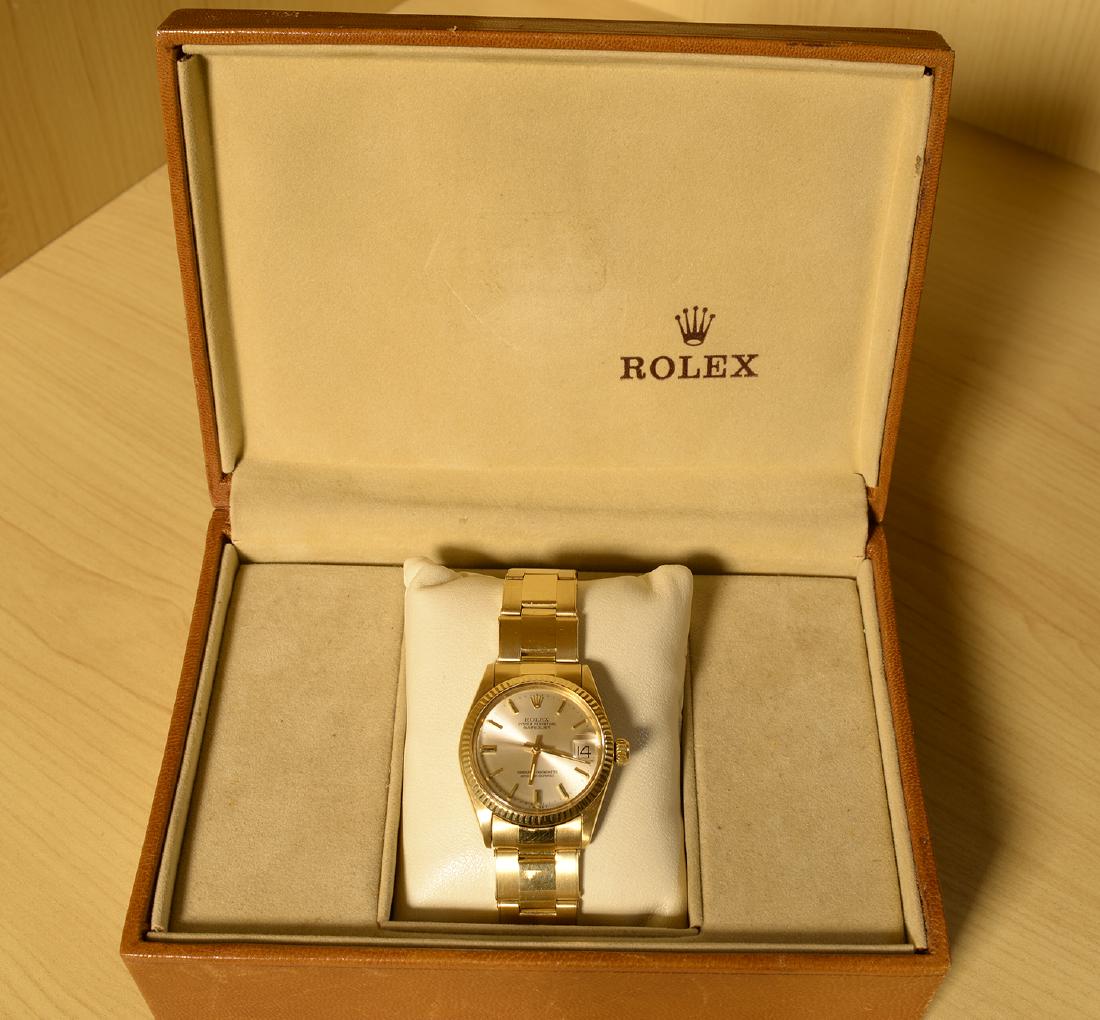 18K GOLD ROLEX SA 750 WATCH: A Rolex SA750 Oyster Perpetual Superlative Chronometer watch which has been crafted from 18k Gold. This watch was made in 1970 and has some slight signs of its previous usage. Other than that, this lo