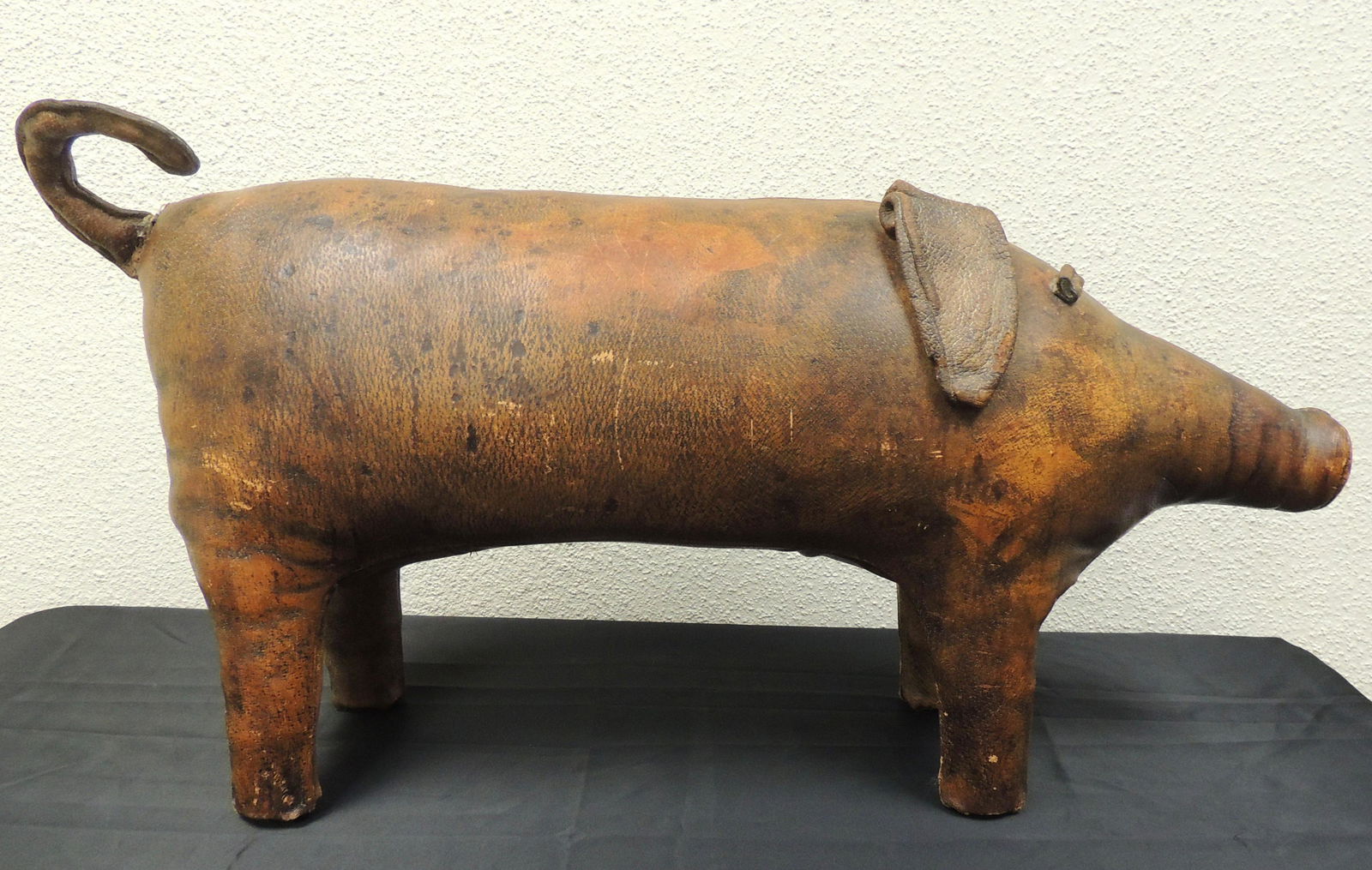 Dimitri Omersa for Abercrombie & Fitch Leather Pig (1 of 5)