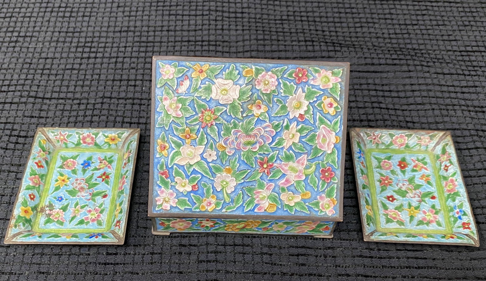 Chinese Porcelain Multi-Colored Cigarette Box: Chinese Porcelain Multi-Colored Cigarette Box with 2 Trays Floral Design