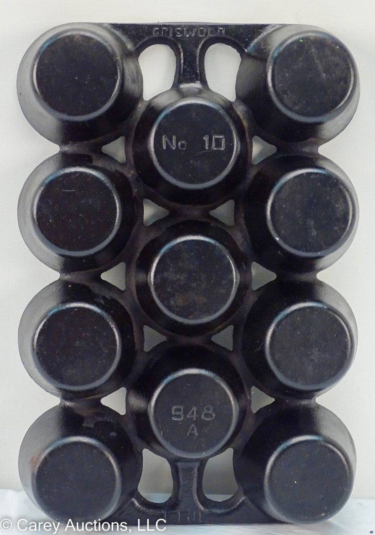 Griswold No 10 Cast Iron Muffing Pan (1 of 4)
