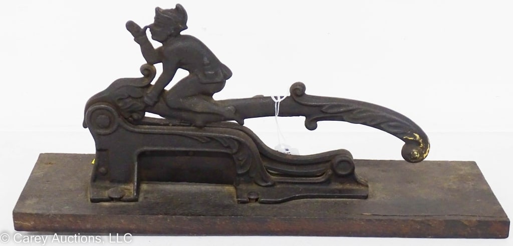 ANTQ CAST IRON TOBACO CUTTER PUNCH THUMBING NOSE (1 of 4)