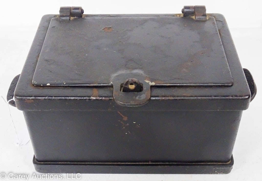 CAST IRON STRONG BOX WELLS FARGO NEVADA (1 of 10)