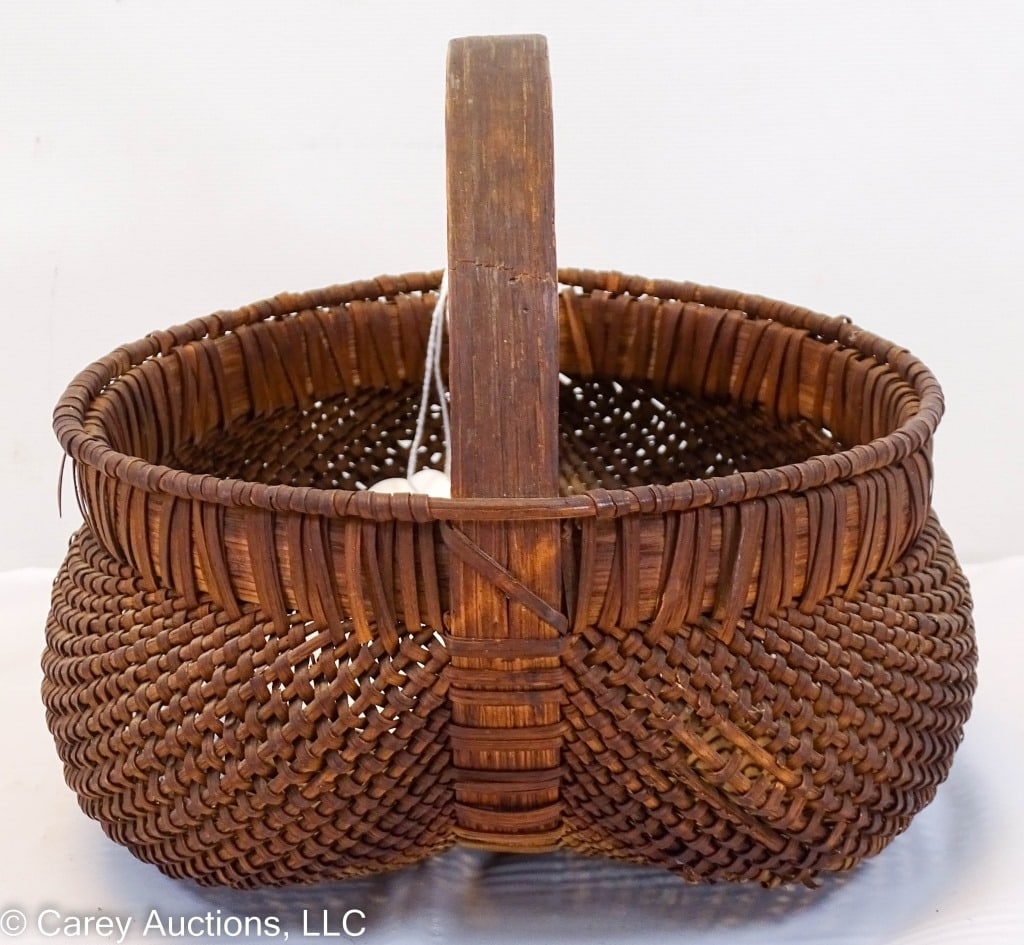 GREAT ANTIQUE MINIATURE BUTTOCKS BASKET (1 of 8)