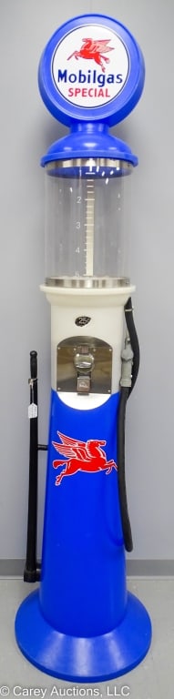 MOBIL GAS SPECIAL GAS PUMP PLASTIC GUMBALL MACHINE (1 of 6)