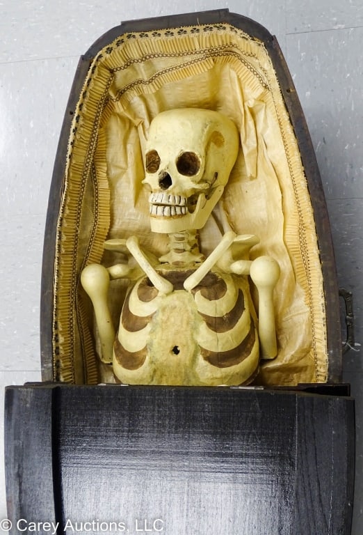 IOOF ODDFELLOWS CEREMONIAL COFFIN WITH SKELETON (1 of 10)