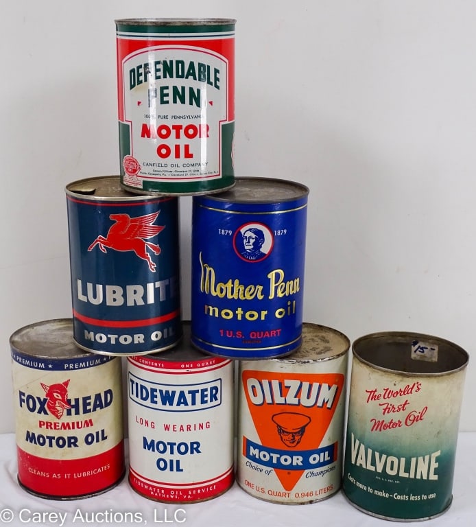 7 OIL QUART CANS OILZUM FOX HEAD TIDEWATER: 7 quart oil cans. The Oilzum is full. Tidewater, Dependable Penn, Mother Penn, Fox head, Valvoline, Lubrite / Measures: 5.5" H x 4" diam / Condition: Good condition shows soiling, wear, scuffing