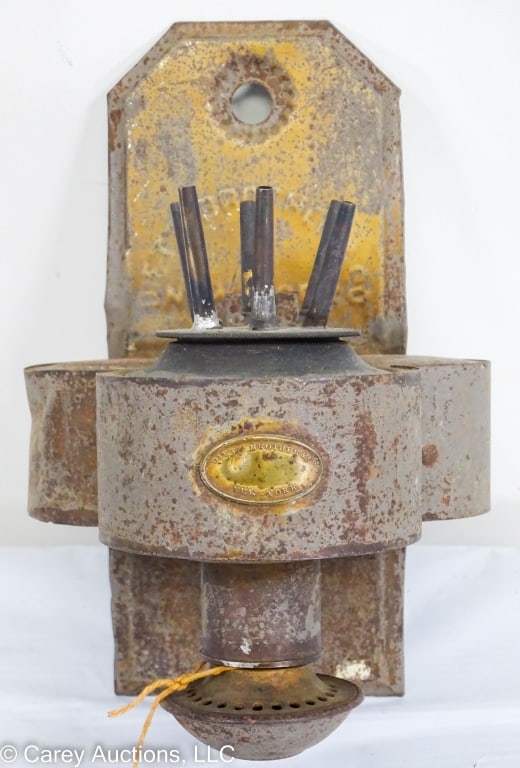 DIETZ BROTHERS TIN CLOVERLEAF FLUID WALL LIGHT (1 of 8)