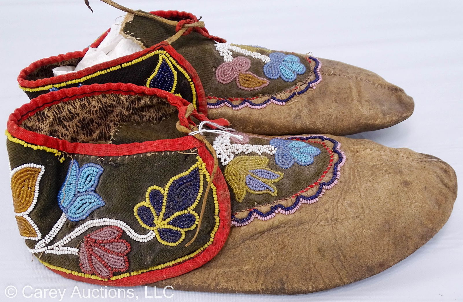 PAIR OJIBWE ANISHINAABE SOFT LEATHER BEADED MOCCASINS (1 of 7)