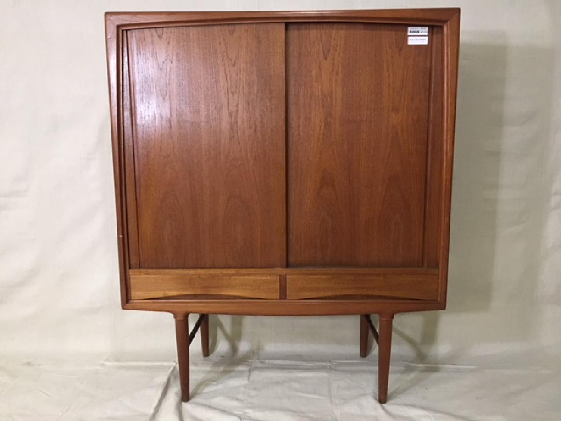 AXEL CHRISTENSEN CABINET (1 of 5)