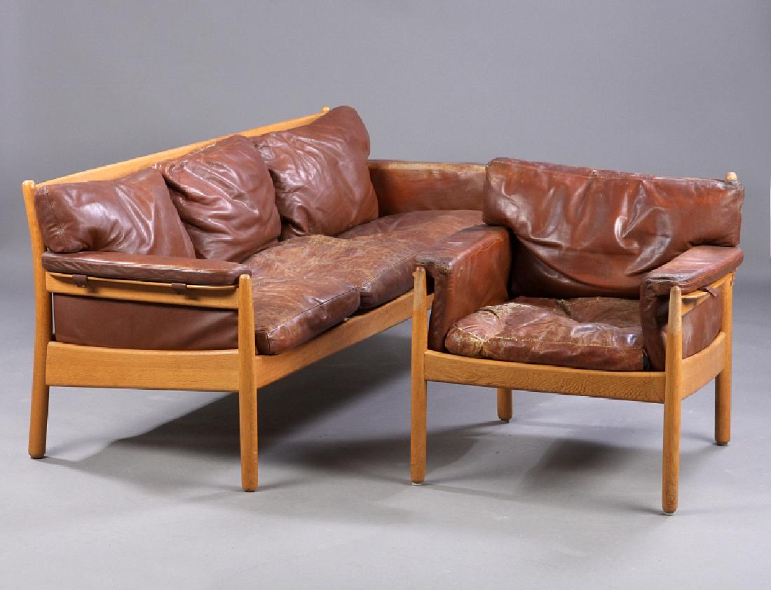 GUNNAR MYRSTRAND OAK 2PC LIVINGROOM SUITE: GUNNAR MYRSTRAND OAK 2PC LIVINGROOM SUITE H27.1/2"X W69"X D28" CHAIR H27.1/2"X W29.1/2"X D28" S/H 16"