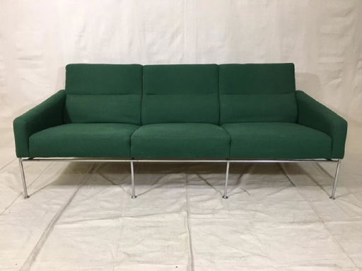 Arne Jacobsen Airport Sofa