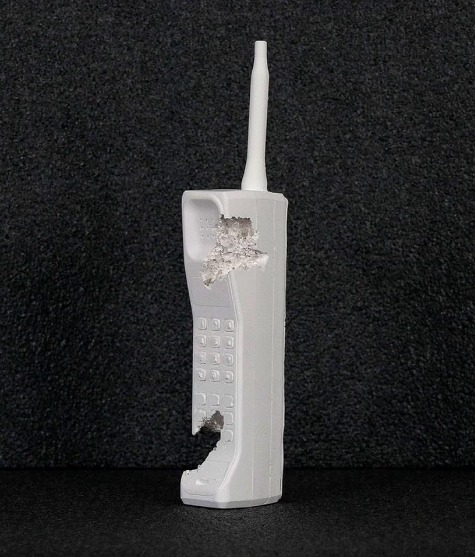 Relic 1, Mobile Phone (antenna broken) - Daniel Arsham: 2013 Plaster and broken glass Edition of 300, numbered on the box Mint condition in its original box 29.51 x 4.45 x 6.35 cm (11.62 x 1.75 x 2.5 in) Location: France