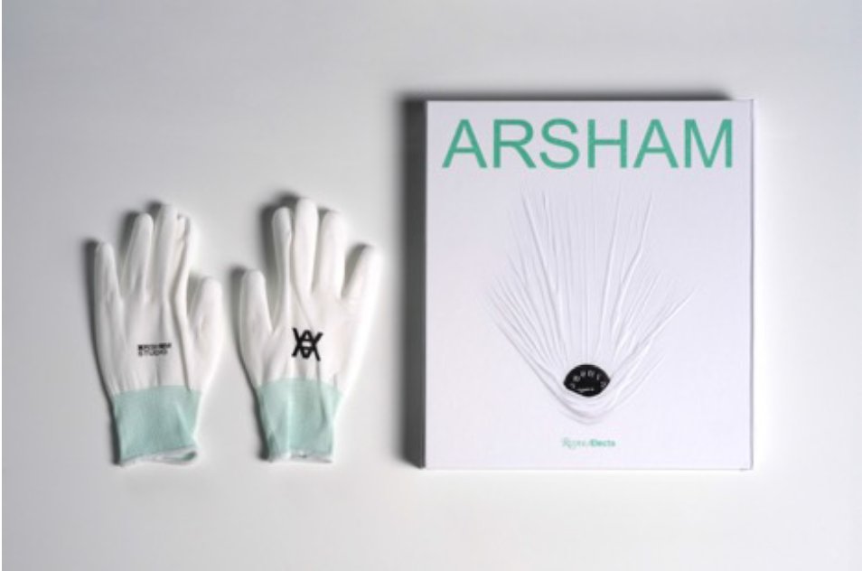 Monograph Studio Guideline - Daniel Arsham: Limited Edition of 1000 Signed 12.2 x 10.9 x 1.3 inches / 31 x 27,6 x 3,3 cm Mint Condition