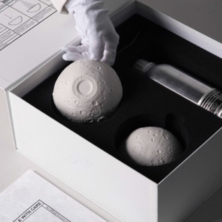 Daniel Arsham Studios x Joya Exoplanet Candle sculpture: Limited Edition of 500 Slip cast porcelain "Exoplanet" in 2 parts 350g of scented, soy wax beads housed within an aluminum canister Two cotton wicks, gloves, instructions Burn Time: approx. 30 hours x