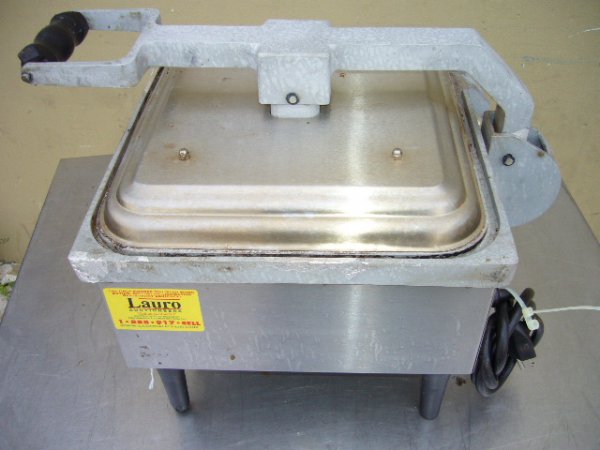 BetterBilt SSE 14"x13" Sandwich Grill Press - 3