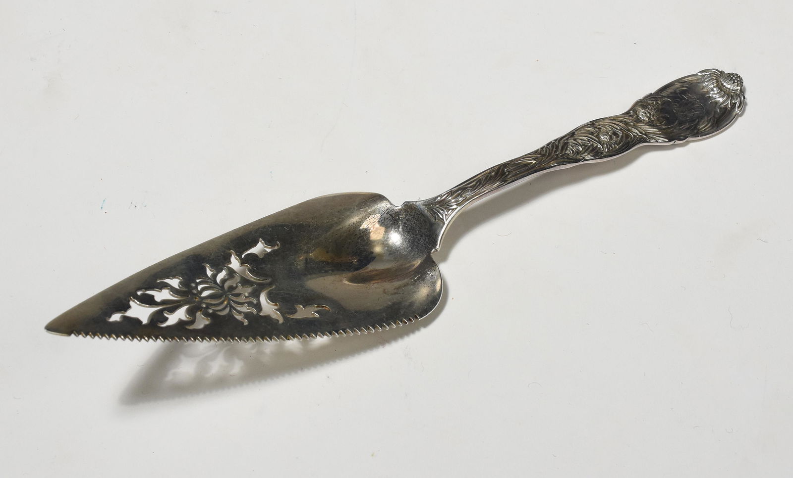 Tiffany sterling chrysanthemum pie server (1 of 4)