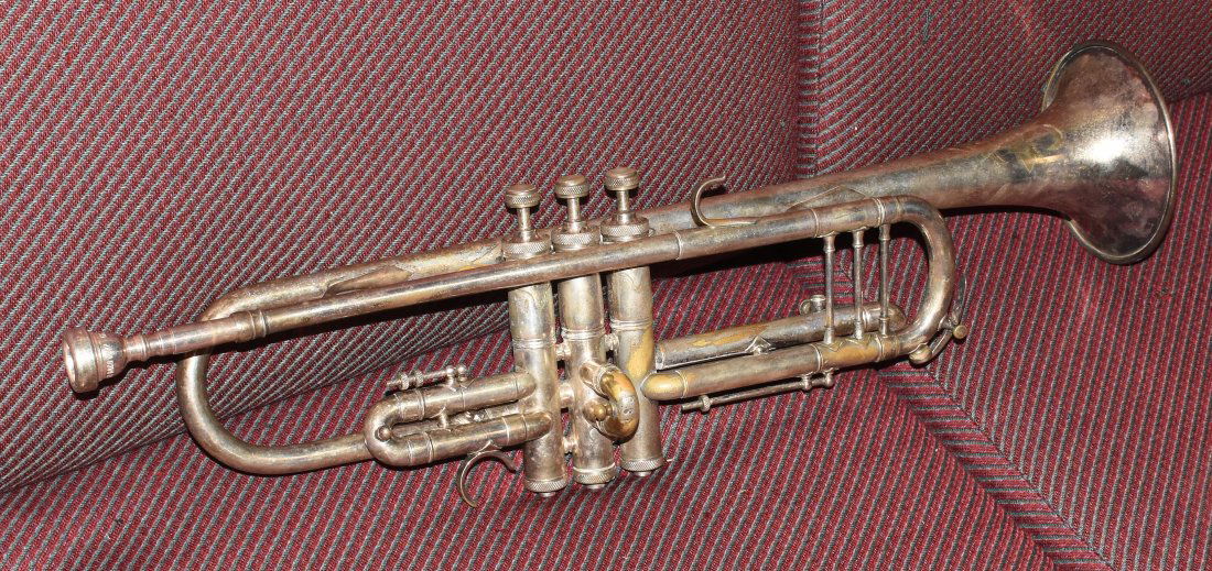 Silvered trumpet with mouth piece, Vincent Bach (1 of 7)
