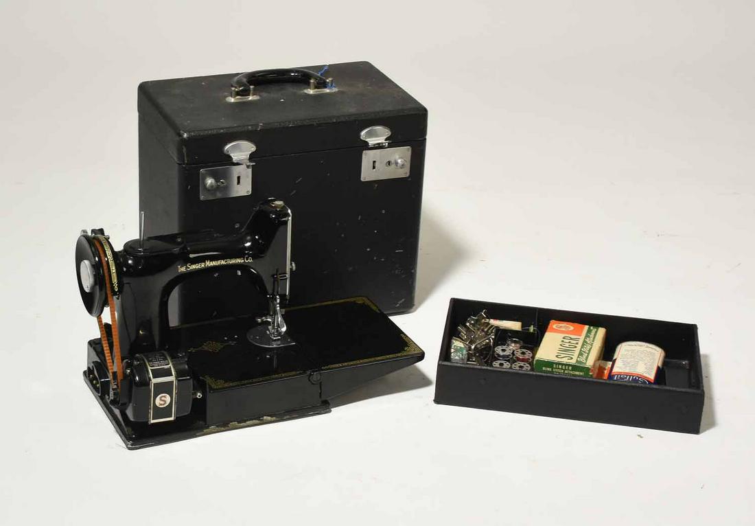 Singer Sewing Machine (1 of 6)