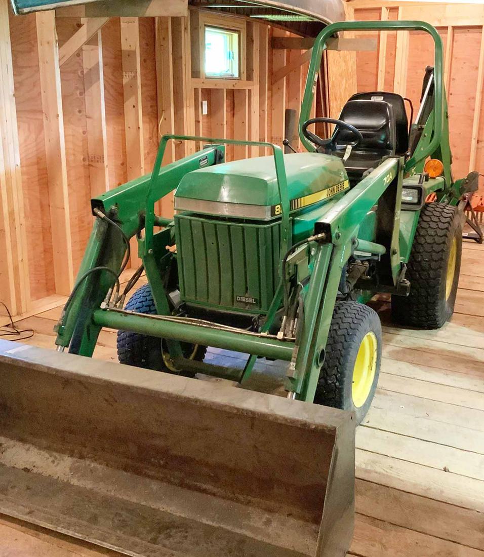 John Deere Tractor Model 855: John Deere tractor with only 587 hours, model 855, with backhoe #7, and model 70A front end loader, hydrostatic drive, 24 horsepower, four wheel drive. Model number 3TN75RJ, Vin #LV0855E300656
