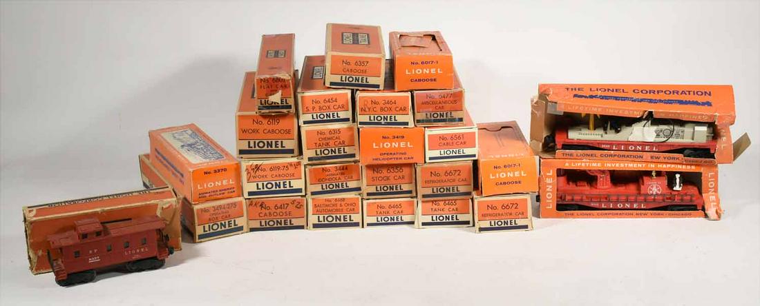 Lionel Postwar Freight Cars with original boxes: Lionel Postwar Freight Cars with original boxes, 25 cars, see photo