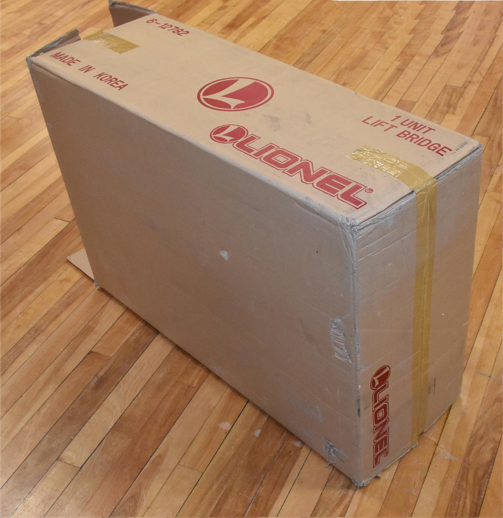 Lionel 14167 #213 Lift Bridge: Lionel 14167 #213 Lift Bridge, original box.