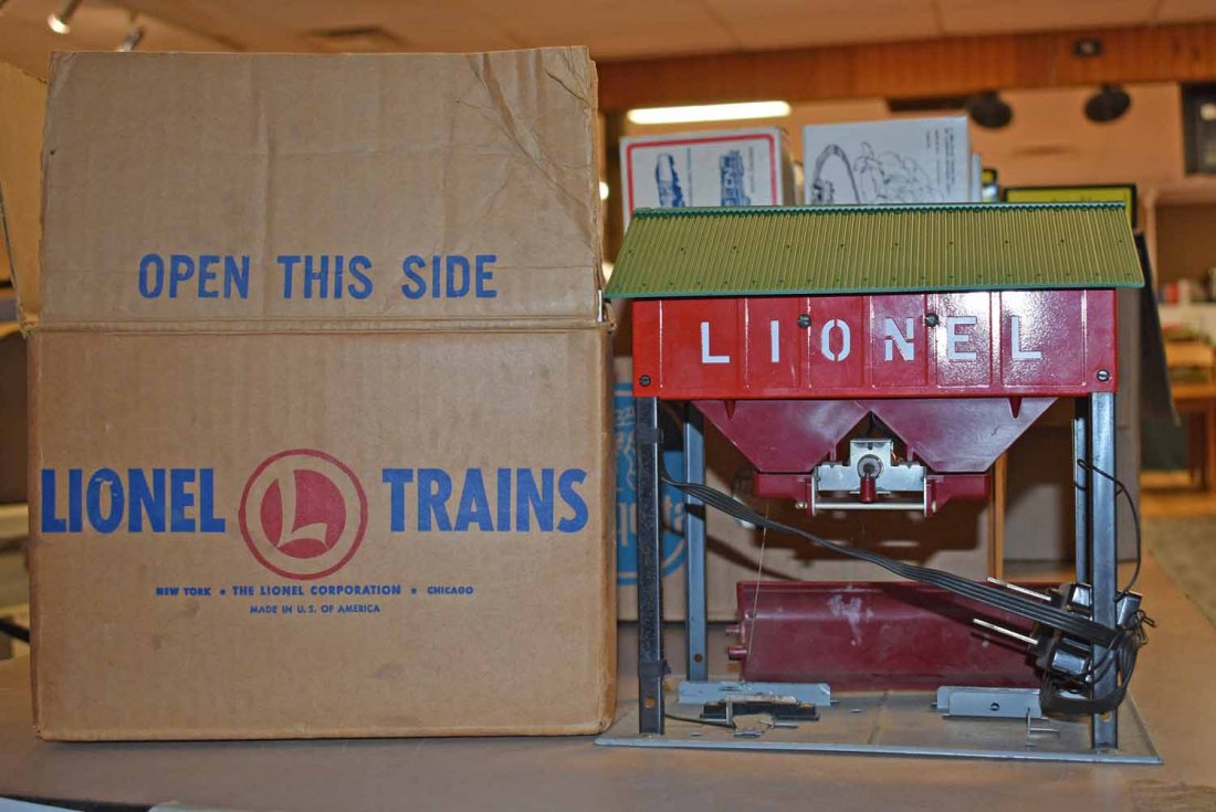 Lionel 497 Coaling Station: Lionel 497 Coaling Station, original box.