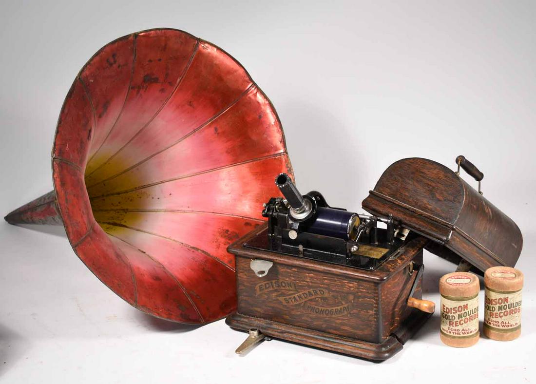 Edison Standard Phonograph with horn and records: Edison Standard phonograph in oak case with original finish, 25+ records and decorated horn