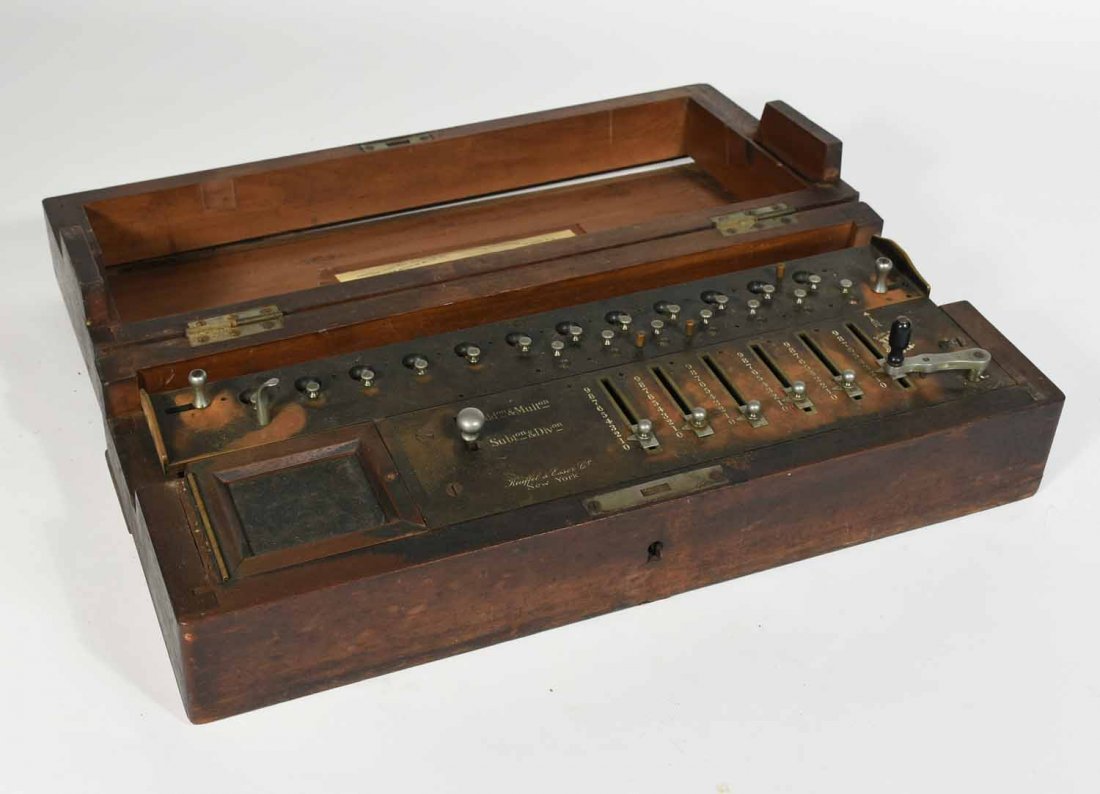 Antique Arithmometer, Keuffel & Esser Co. - Schutz: Antique Arithmometer (calculator) Keuffel & Esser Co. NY - Schutz Marke Peerless In original case, 19” X 8”