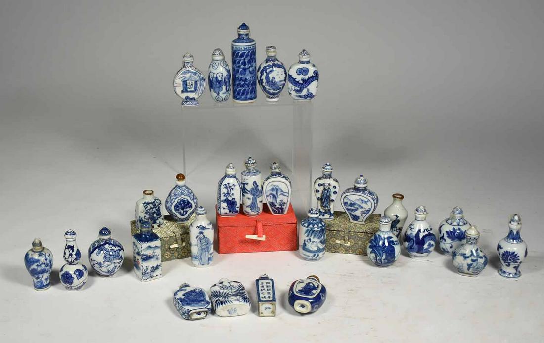 27 blue and white snuff bottles (1 of 10)