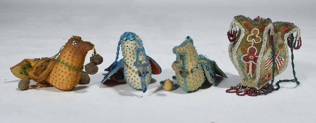 1876 CENTENNIAL IROQUOIS SIX-SIDED BEADED POUCH (1 of 10)