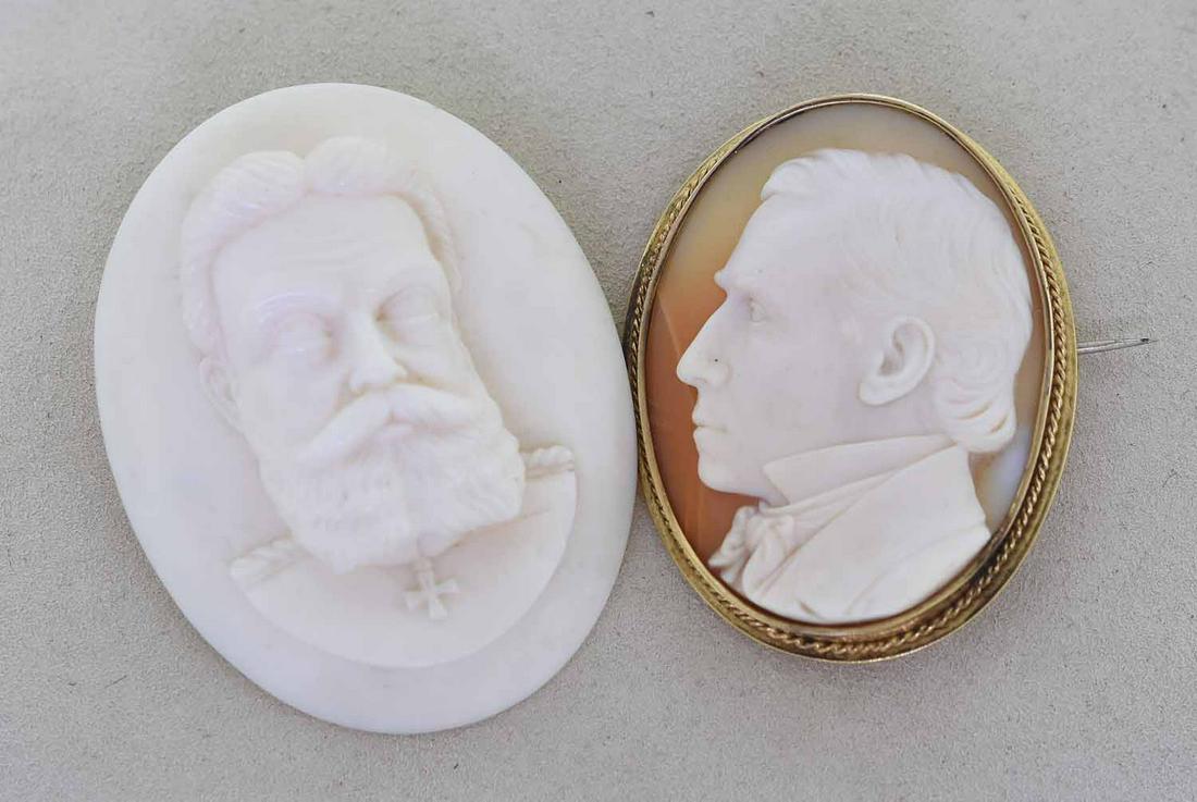 SHELL CAMEO IN A 14KT YELLOW GOLD FRAME W/ A 3D CARVED (1 of 6)