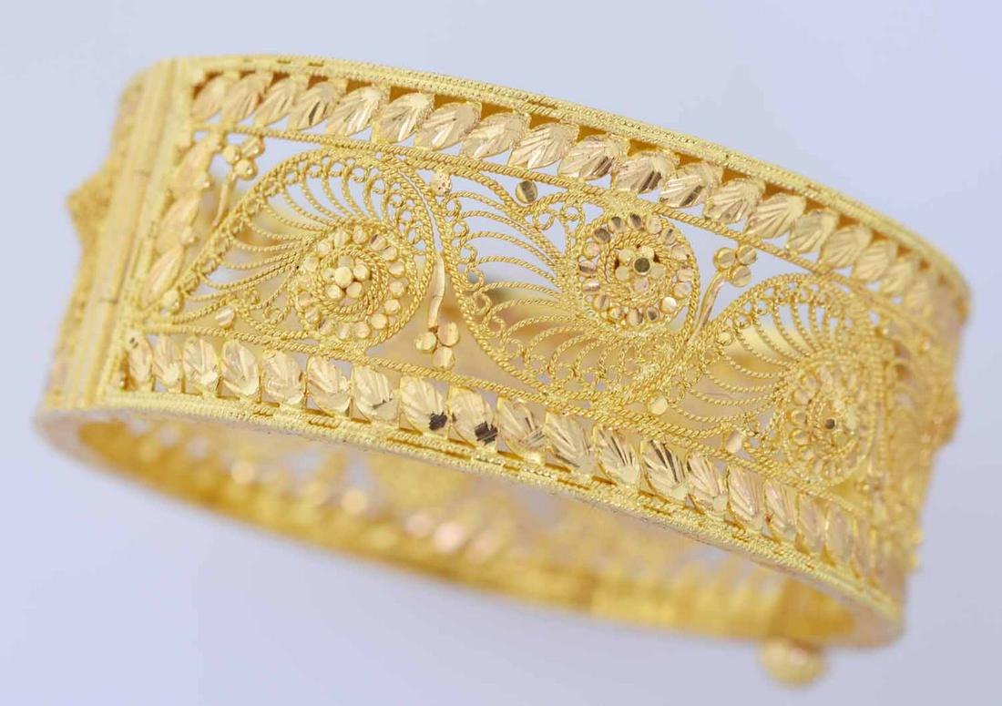 22KT YELLOW GOLD HINGED BANGLE BRACELET. (1 of 4)