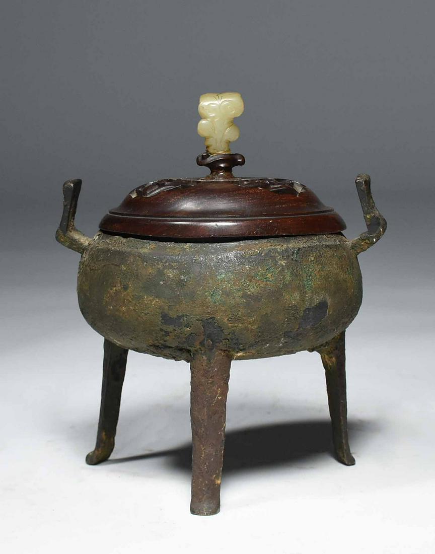 EARLY CHINESE BRONZE INCENSE. (1 of 7)