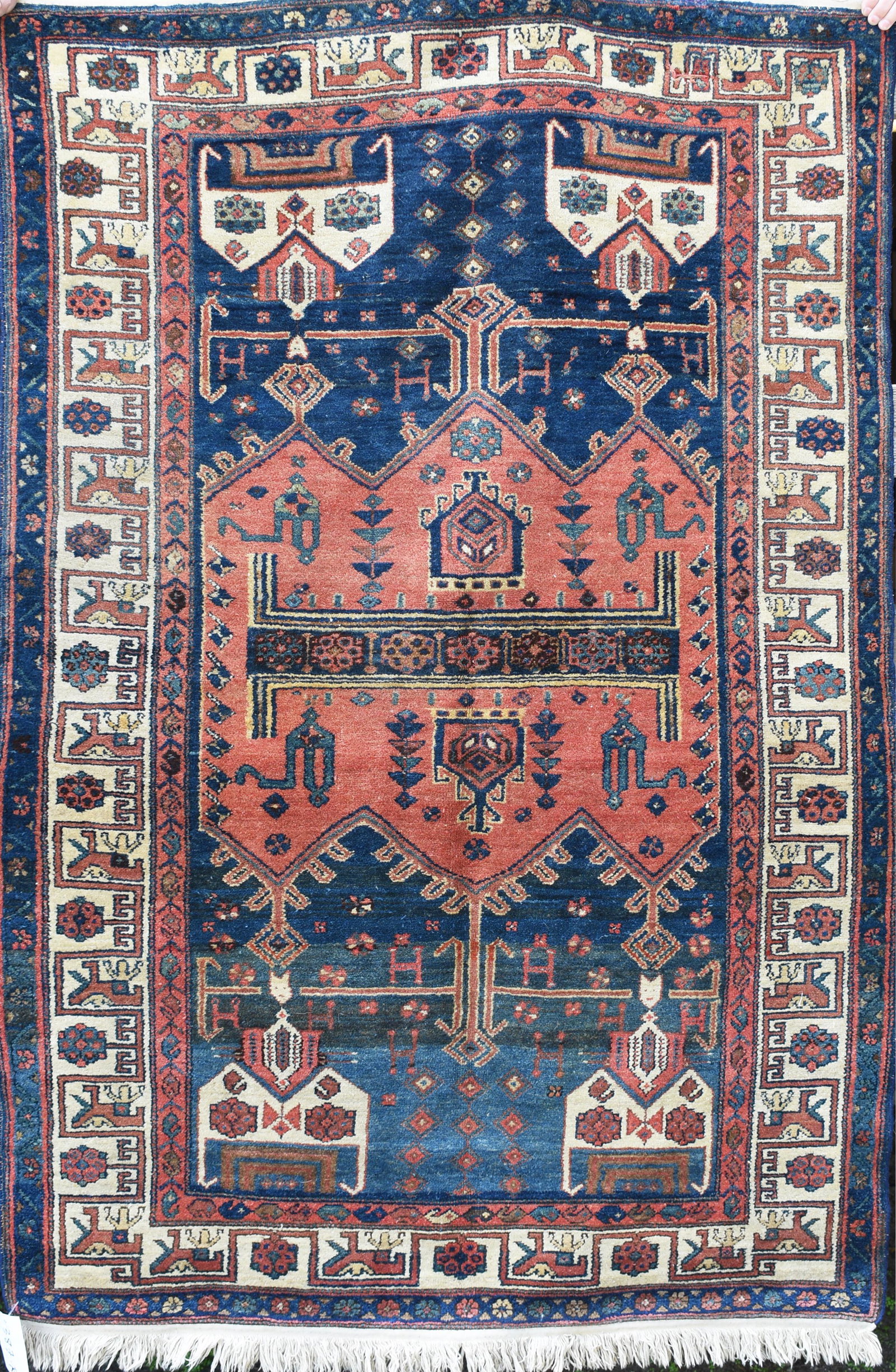 ANTIQUE ORIENTAL AREA RUG. (1 of 2)