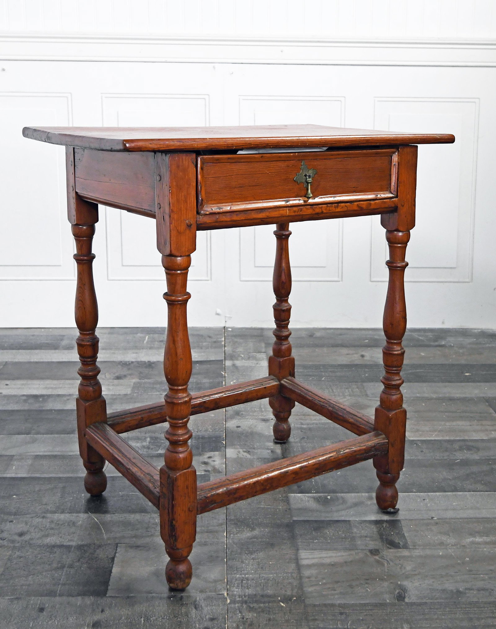 18TH C. SOUTHERN YELLOW PINE SINGLE DRAWER TAVERN TABLE (1 of 8)