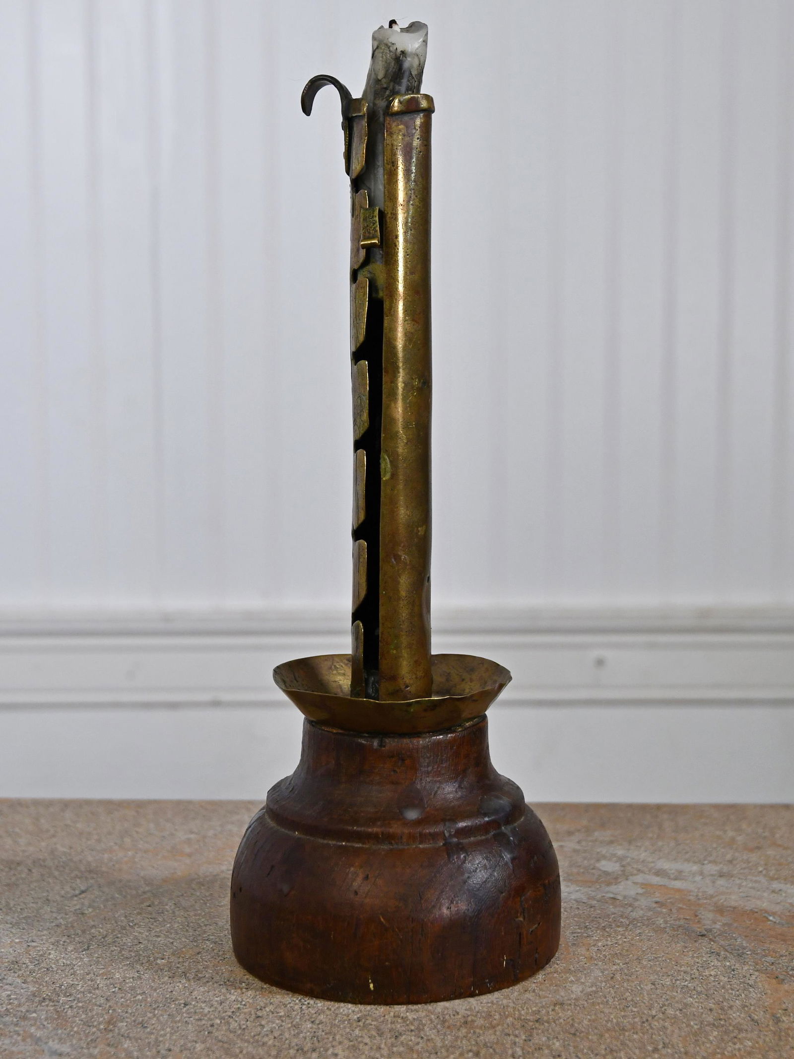 18TH C. BRASS AND TURNED ELM CANDLESTICK (1 of 4)