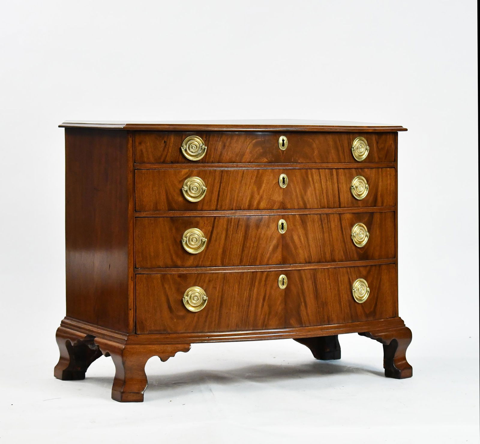 FINE MASSACHUSETTS CHIPPENDALE MAHOGANY BOW-FRONT (1 of 9)