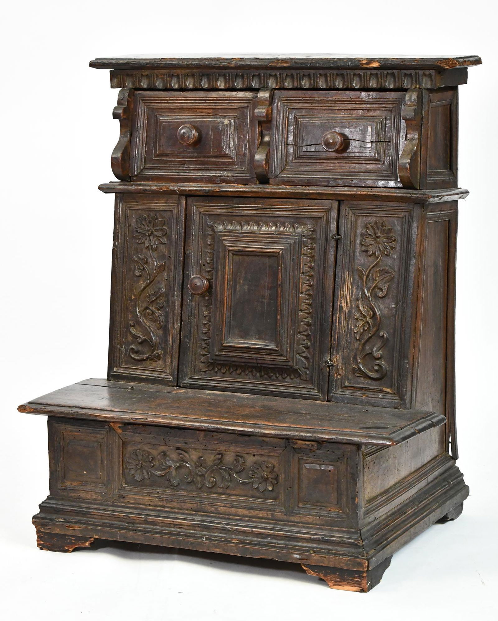 17TH C. ITALIAN WALNUT PRIE-DIEU. (1 of 15)
