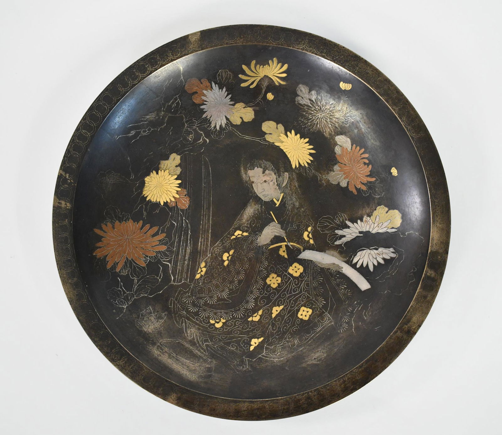 MEIJI PERIOD ARTIST SIGNED JAPANESE BRONZE CHARGER. (1 of 5)