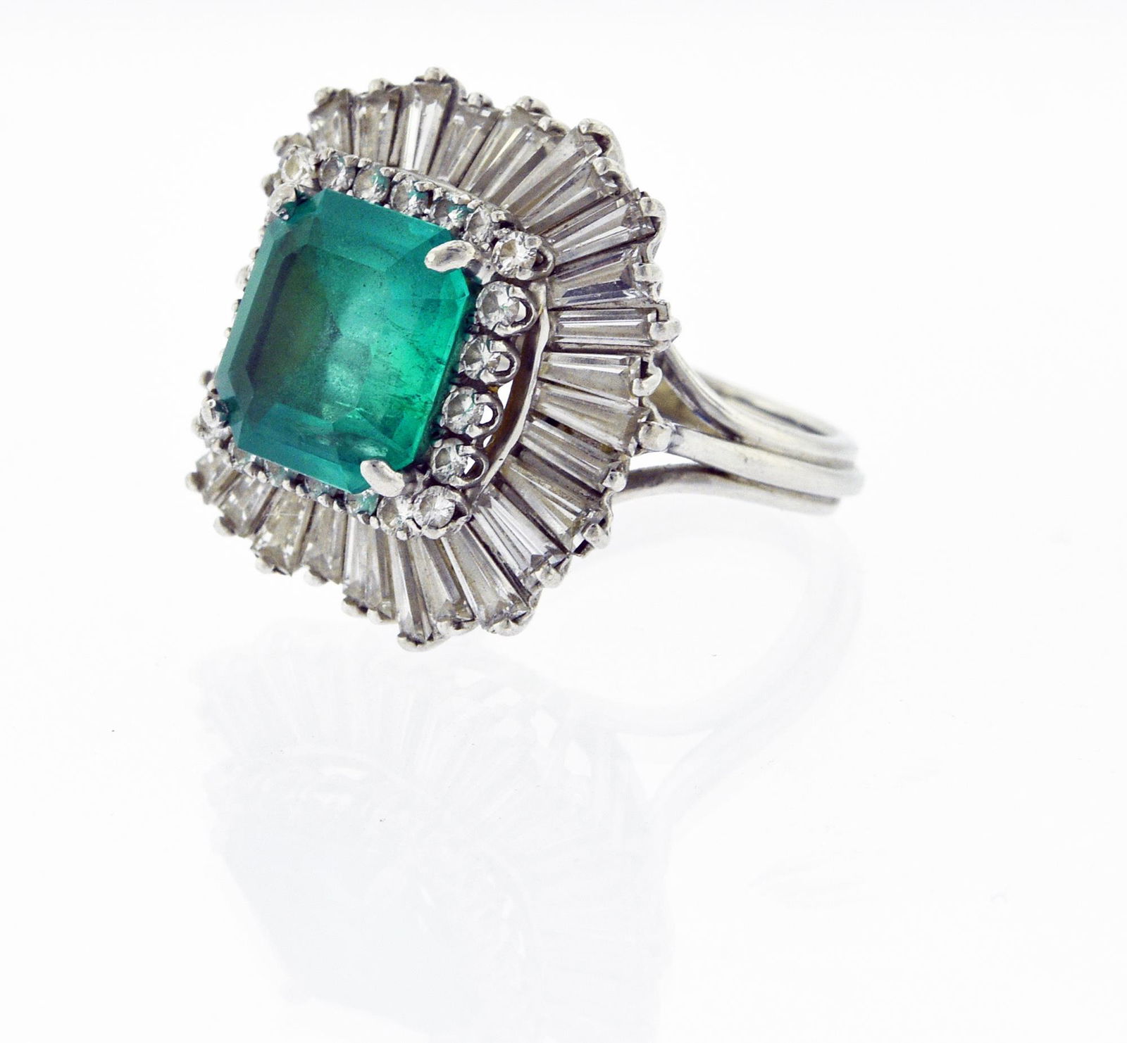 EMERALD AND DIAMOND RING SET IN PLATINUM (1 of 4)