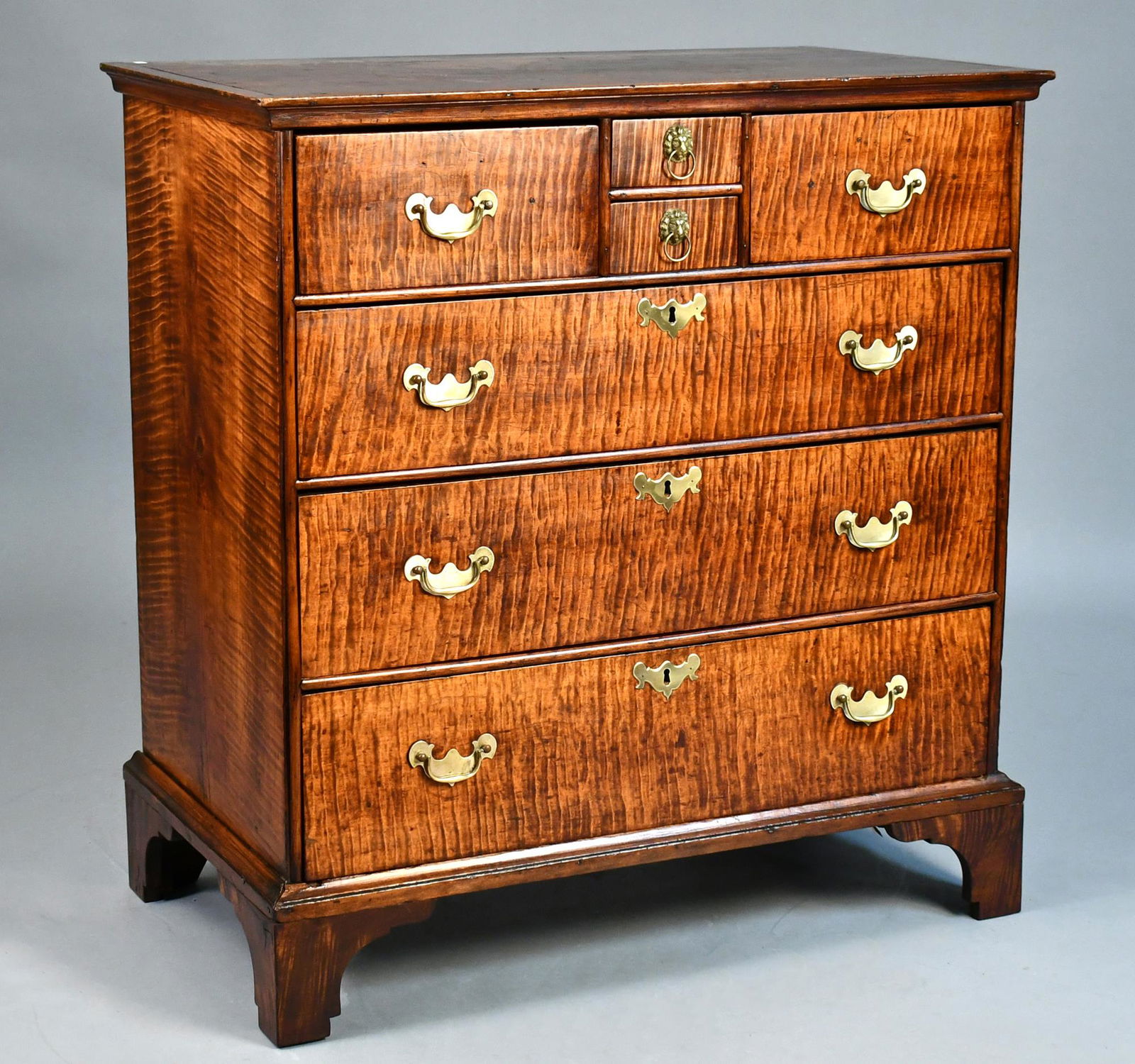 AMERICAN 18TH C. TIGER MAPLE SEVEN DRAWER CHEST. (1 of 9)