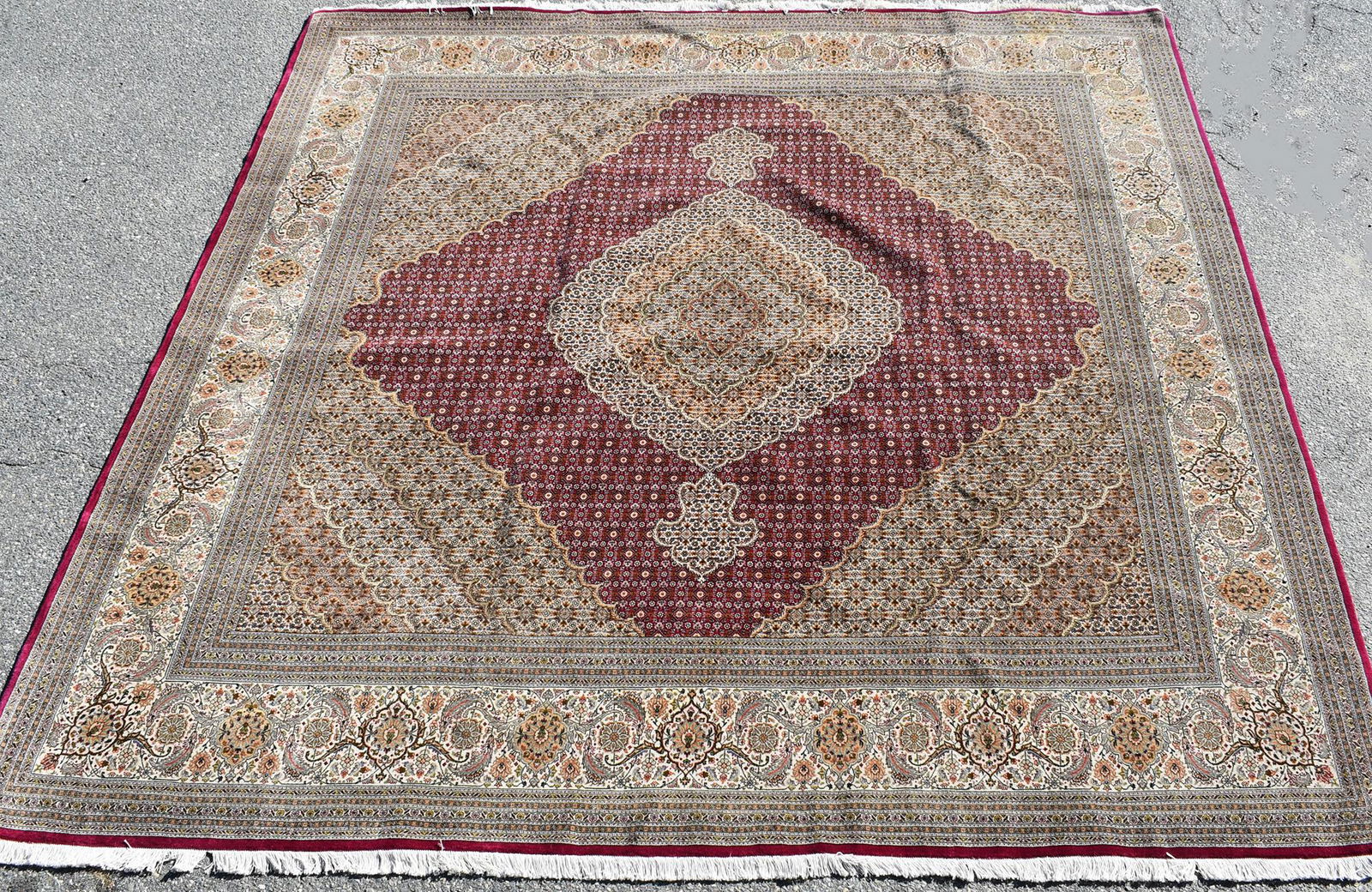 ORIENTAL ROOM SIZE RUG. (1 of 7)