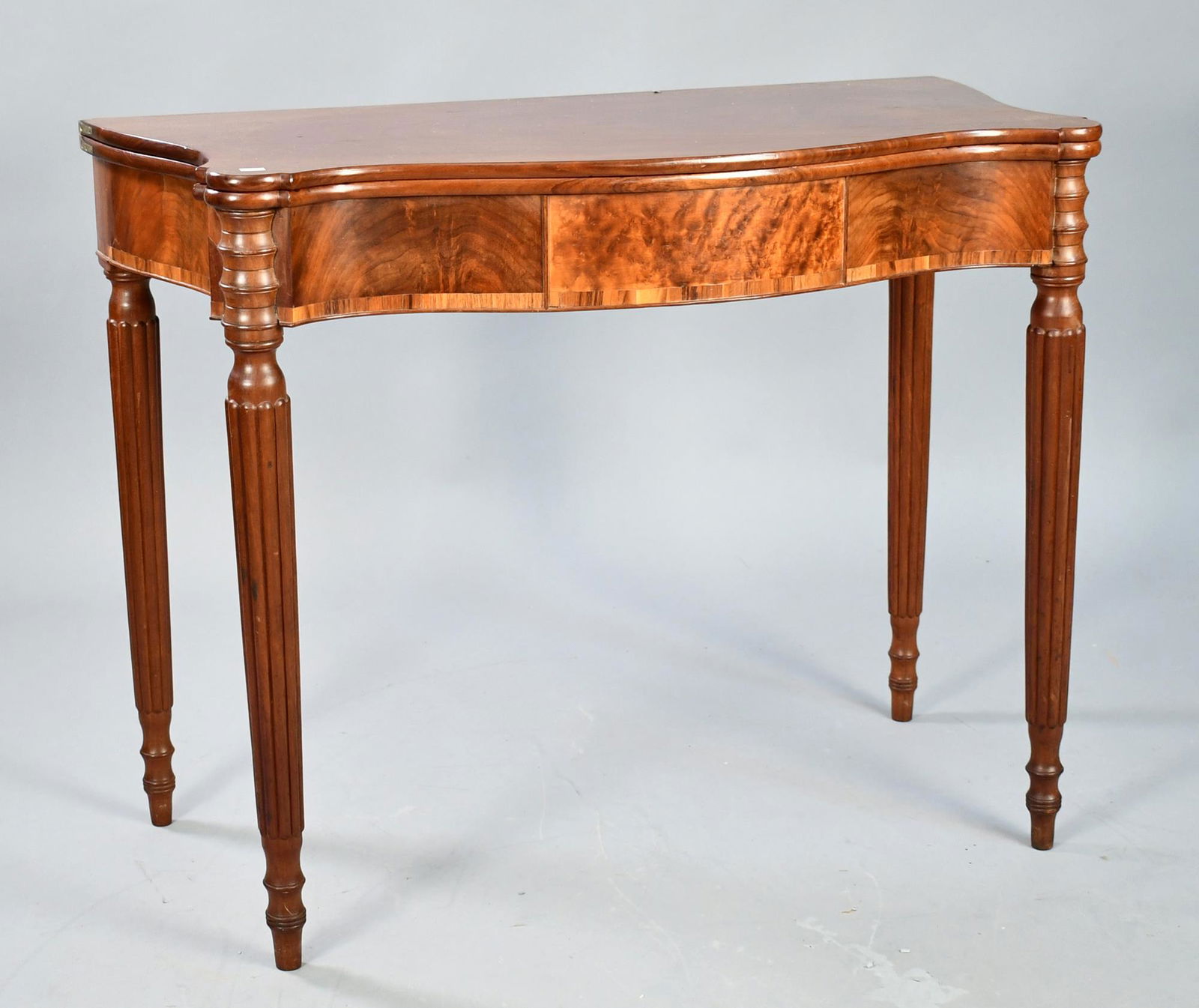 BOSTON FEDERAL MAHOGANY GAMES TABLE. (1 of 6)
