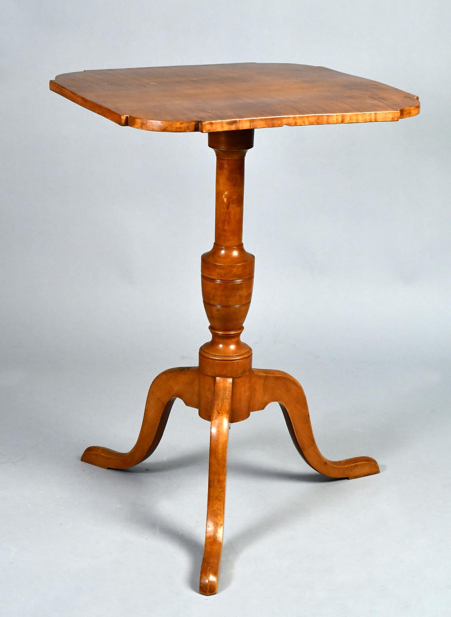 CA 1800 QUEEN ANNE CURLY MAPLE CANDLE STAND. (1 of 5)