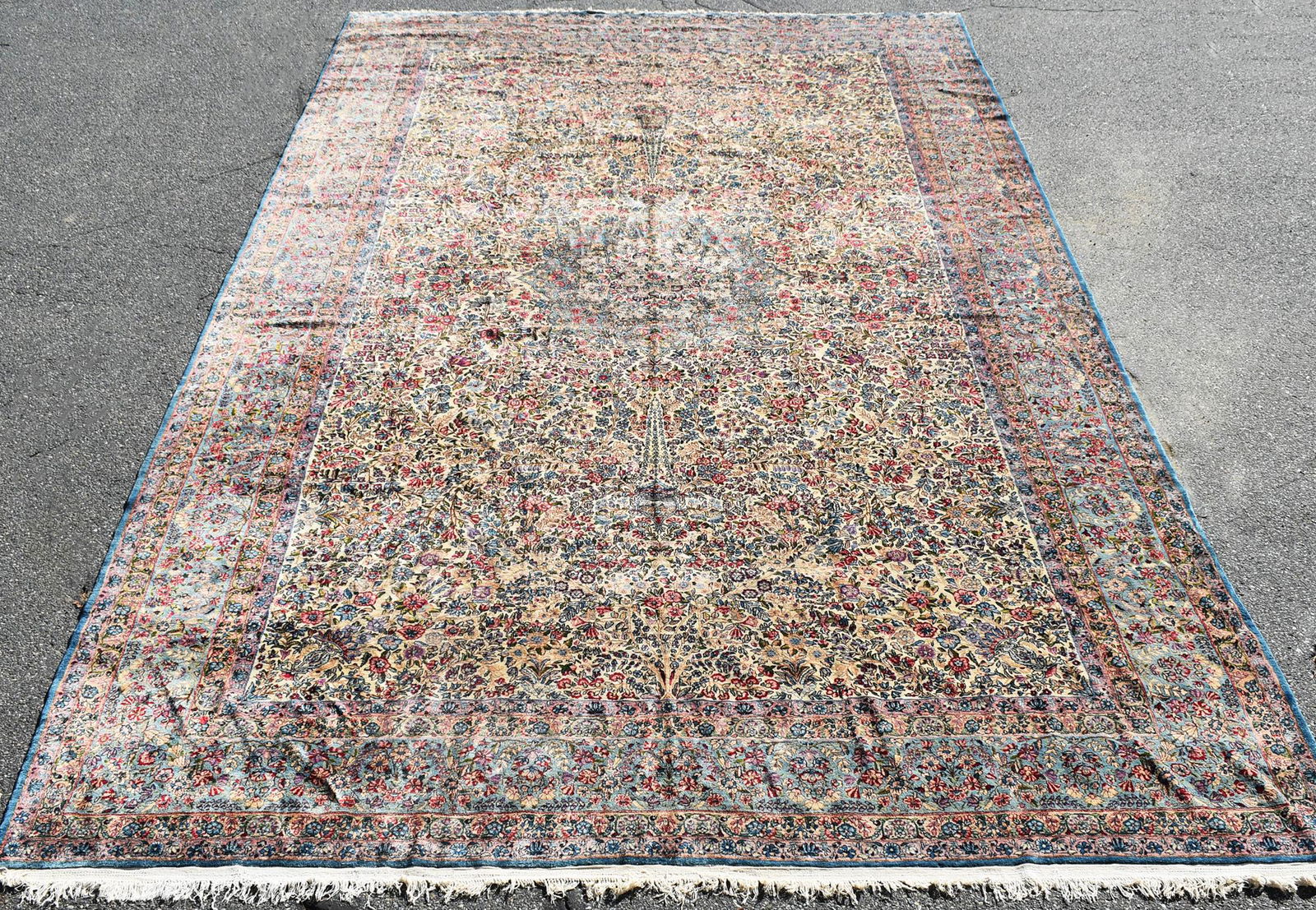 ANTIQUE ROOM SIZE ORIENTAL RUG, KERMAN. (1 of 7)