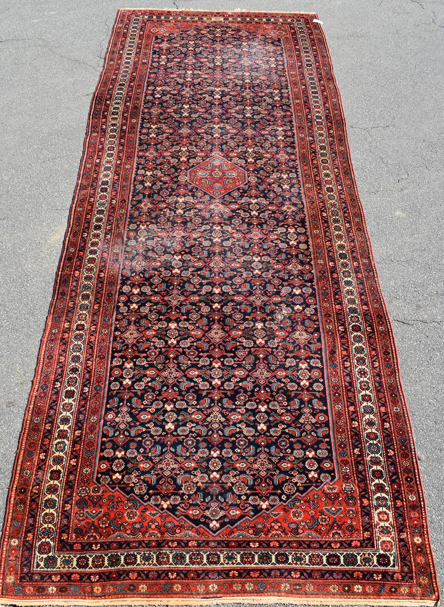 LARGE ROOM SIZE ORIENTAL RUG8’4” X 22’: 8'4” x 22'