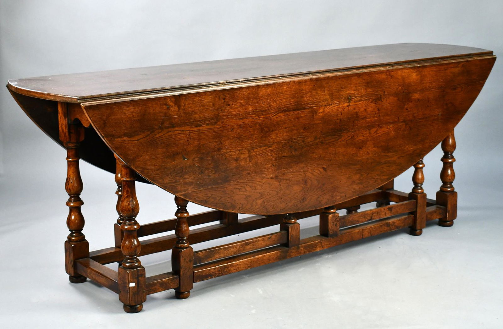 LARGE WM. & MARY STYLE OAK WAKE TABLE. (1 of 4)