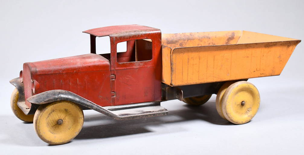 ANTIQUE WYANDOTTE TOY TRUCK. Dec 03, 2021 William Smith Auctions in NH