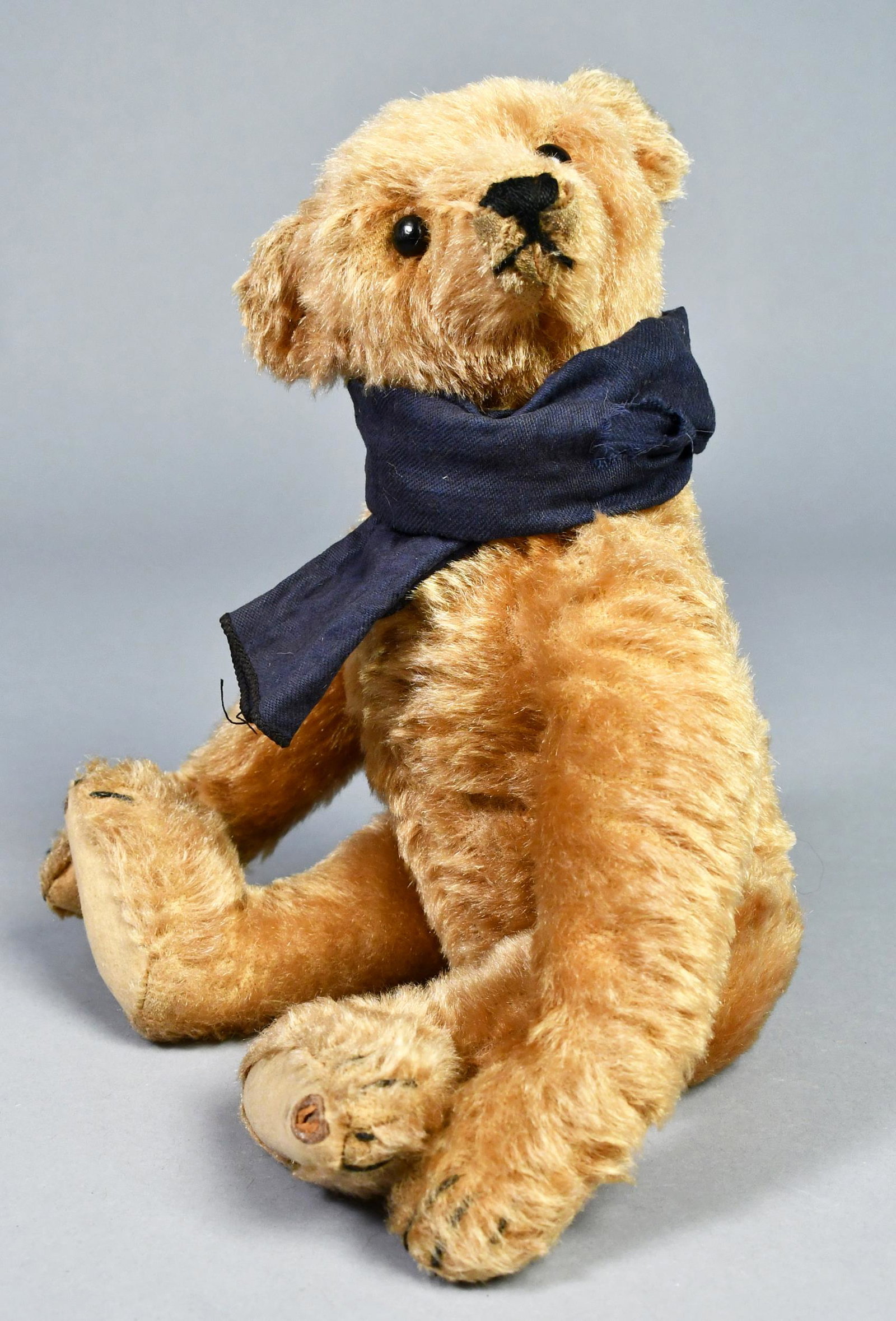 EARLY BOOT BUTTON MOHAIR BEAR. (1 of 6)
